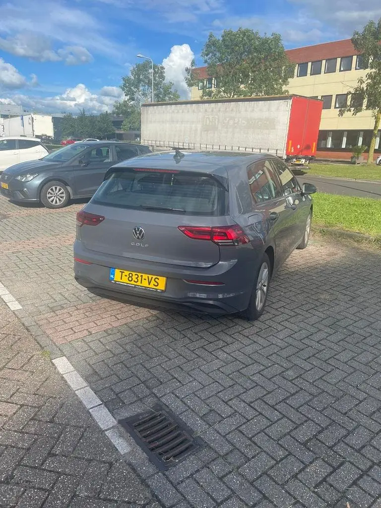Volkswagen Golf 1.0 Etsi 110pk 7-DSG 2020 Grijs uit 2020, foto 2