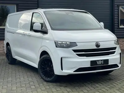 Volkswagen Transporter T7 L2H1 Style Nieuwste model 150pk BPM vri uit 2024