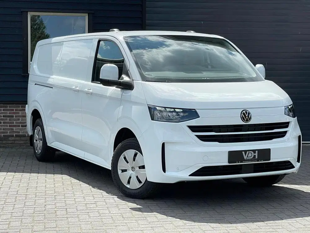 Volkswagen Transporter T7 L2H1 Style Nieuwste model 150pk BPM vri uit 2024