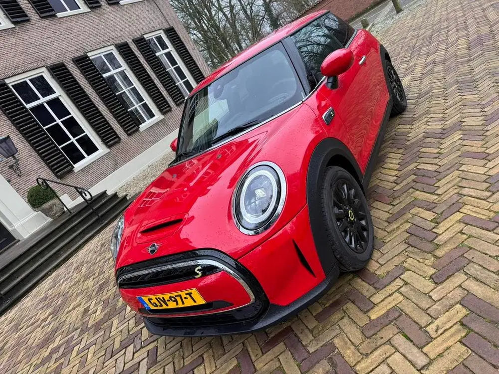 Mini Overig 3-deurs (f56) Electric 184pk Aut 2023 rood uit 2023, foto 2