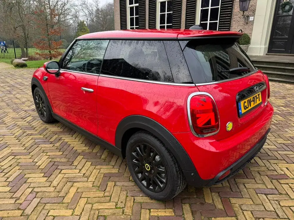 Mini Overig 3-deurs (f56) Electric 184pk Aut 2023 rood uit 2023, foto 3