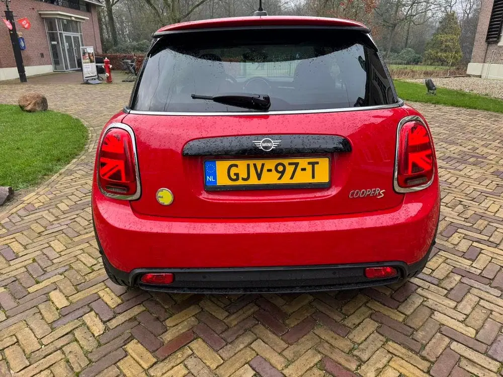 Mini Overig 3-deurs (f56) Electric 184pk Aut 2023 rood uit 2023, foto 4