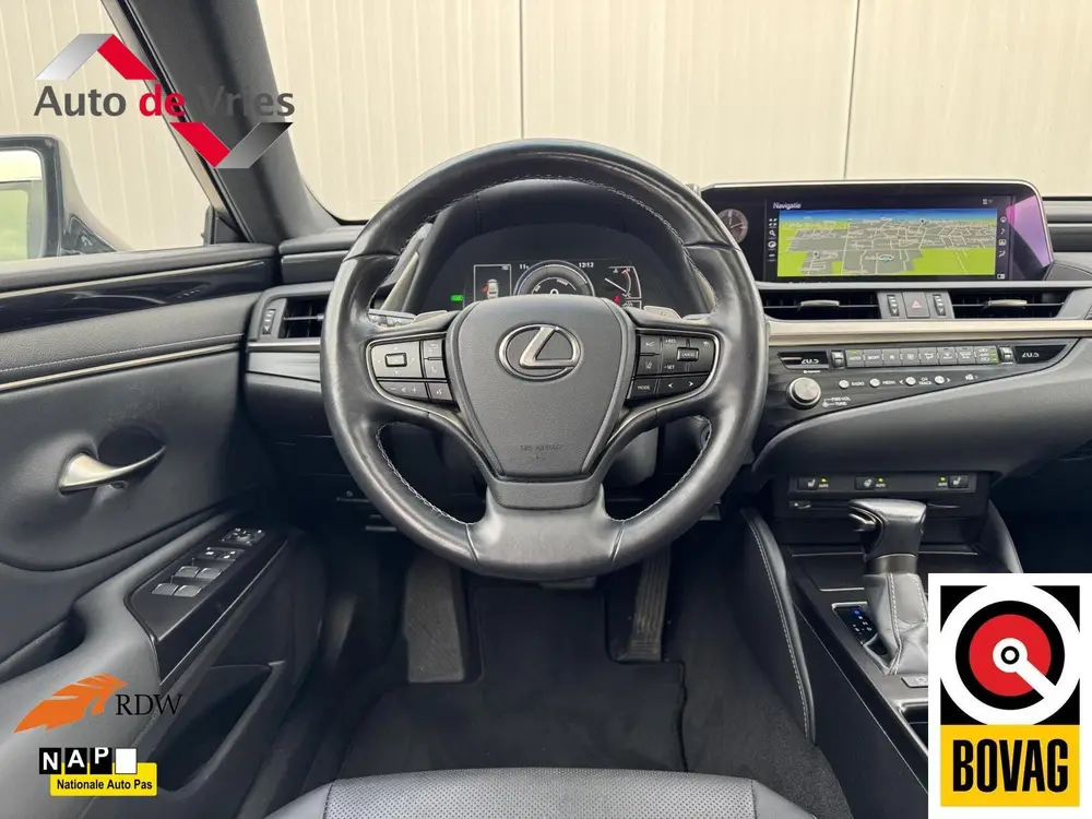 Lexus ES 300h Preference Line Business|NL-Auto uit 2022, foto 2