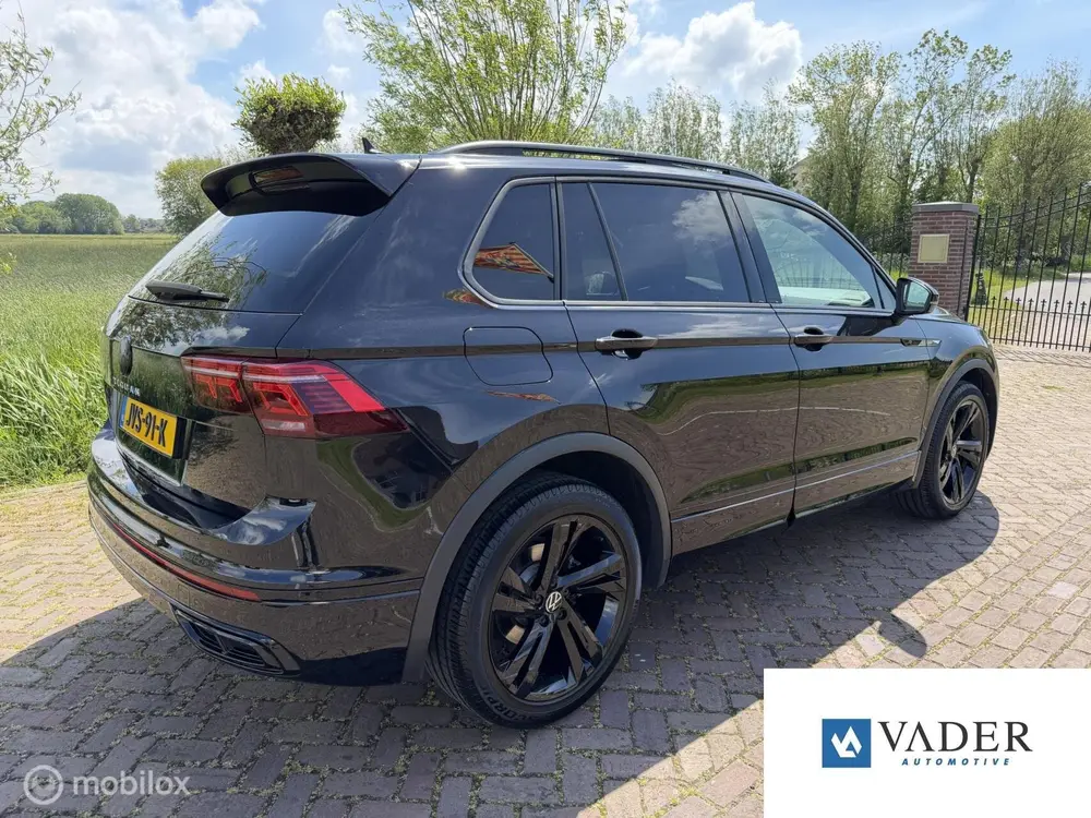 Volkswagen Tiguan 1.5 TSI R-Line Black Style Pano Matrix ACC uit 2021, foto 2