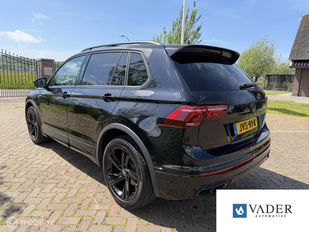 Volkswagen Tiguan 1.5 TSI R-Line Black Style Pano Matrix ACC uit 2021, foto 3