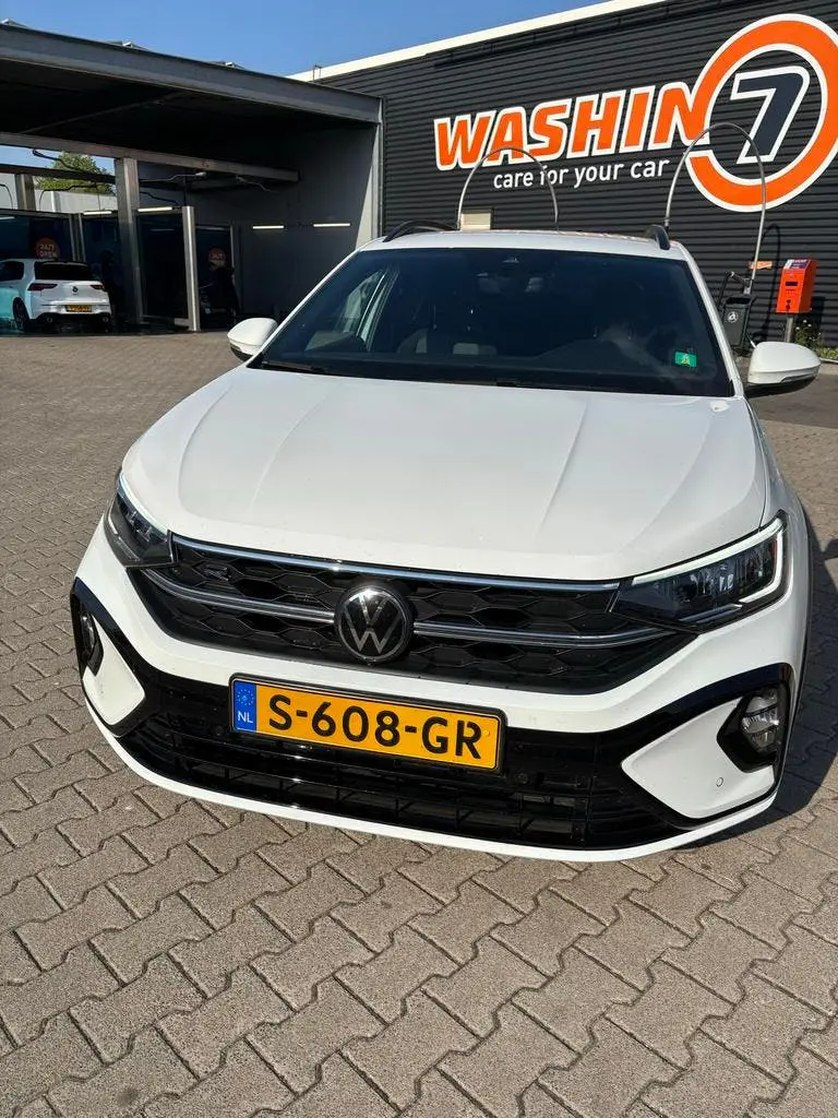Volkswagen Taigo R line 1.0 TSI 110pk Dsg-7 2022 Wit uit 2022