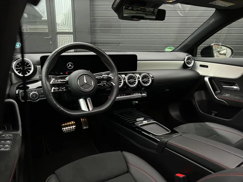 Mercedes-Benz A-Klasse Mercedes A-klasse A 250e AMG uit 2023, foto 2