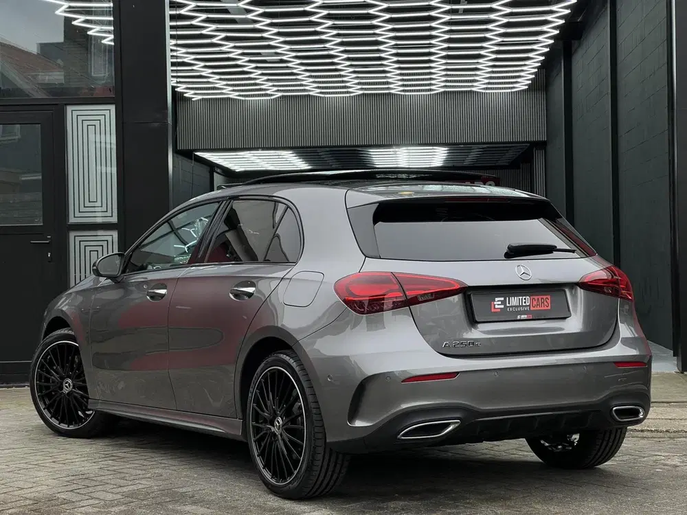 Mercedes-Benz A-Klasse Mercedes A-klasse A 250e AMG uit 2023, foto 3