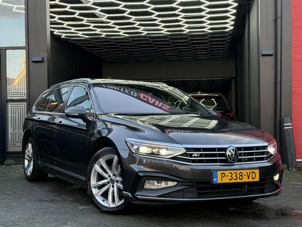 Volkswagen Passat Variant 1.5 TSI R-Line Business/ Pano/360 uit 2022