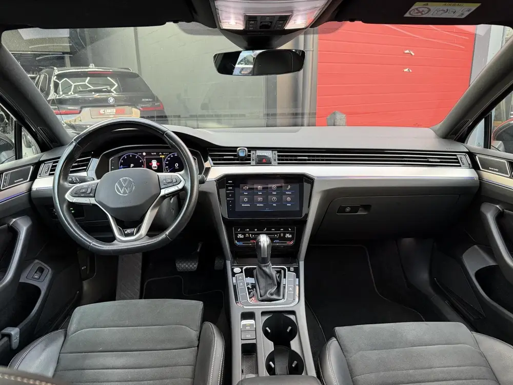 Volkswagen Passat Variant 1.5 TSI R-Line Business/ Pano/360 uit 2022, foto 12