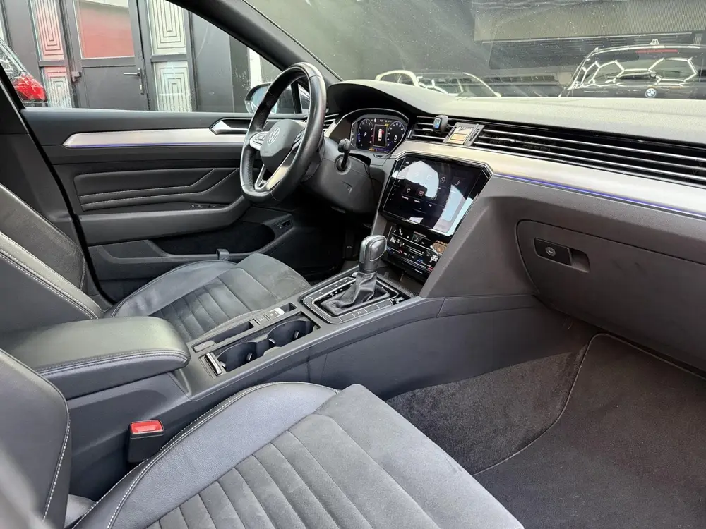 Volkswagen Passat Variant 1.5 TSI R-Line Business/ Pano/360 uit 2022, foto 13