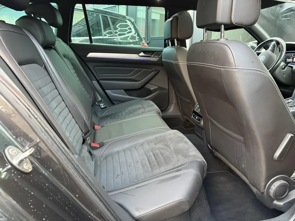 Volkswagen Passat Variant 1.5 TSI R-Line Business/ Pano/360 uit 2022, foto 17
