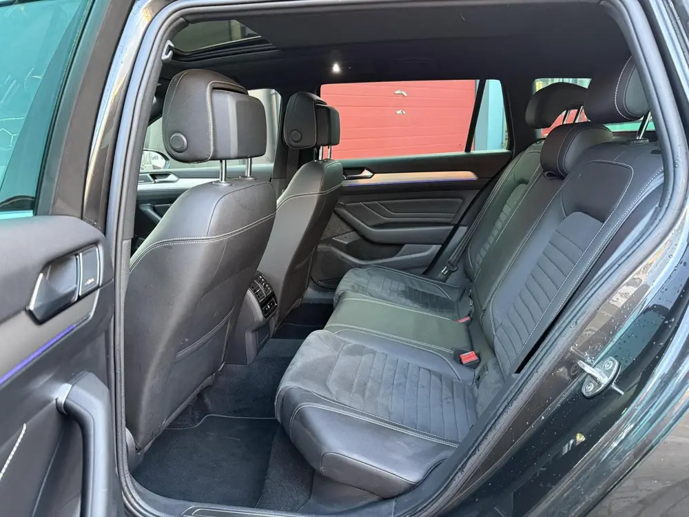 Volkswagen Passat Variant 1.5 TSI R-Line Business/ Pano/360 uit 2022, foto 18
