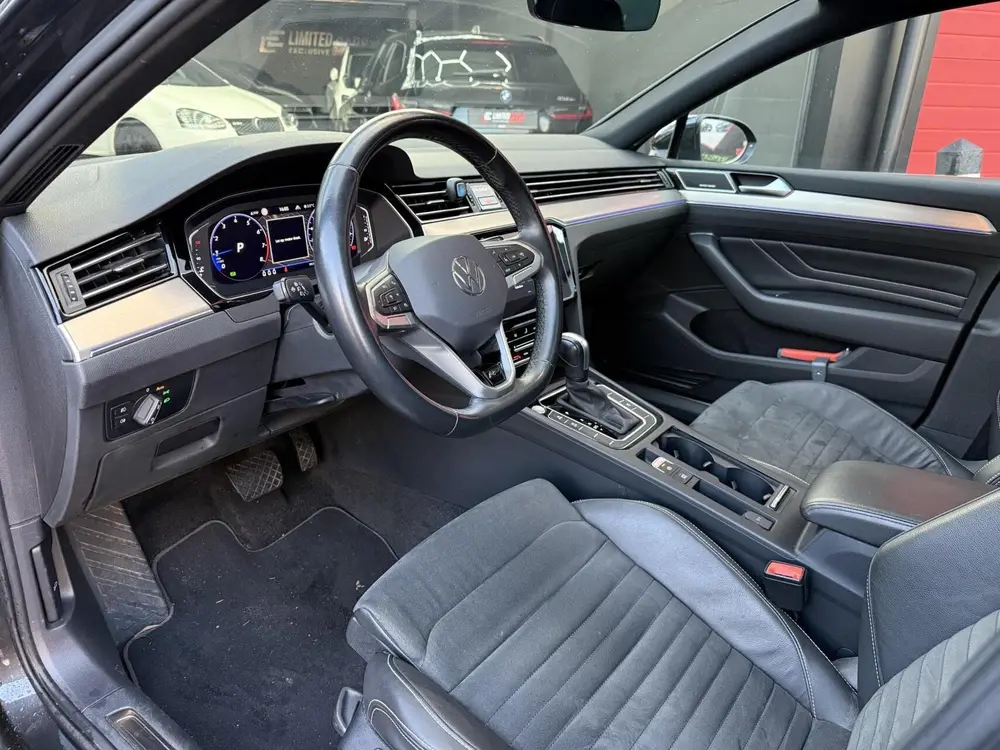 Volkswagen Passat Variant 1.5 TSI R-Line Business/ Pano/360 uit 2022, foto 2