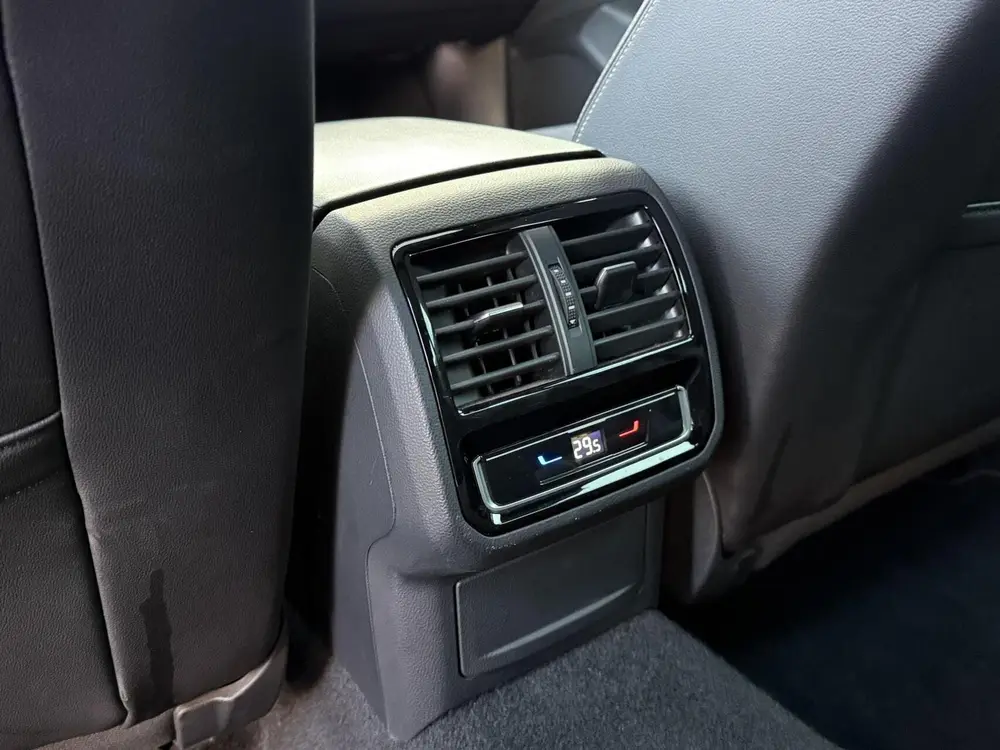 Volkswagen Passat Variant 1.5 TSI R-Line Business/ Pano/360 uit 2022, foto 20