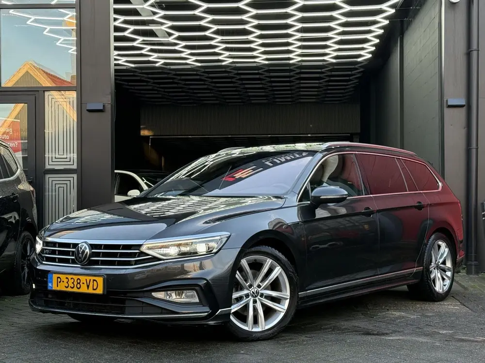 Volkswagen Passat Variant 1.5 TSI R-Line Business/ Pano/360 uit 2022, foto 4