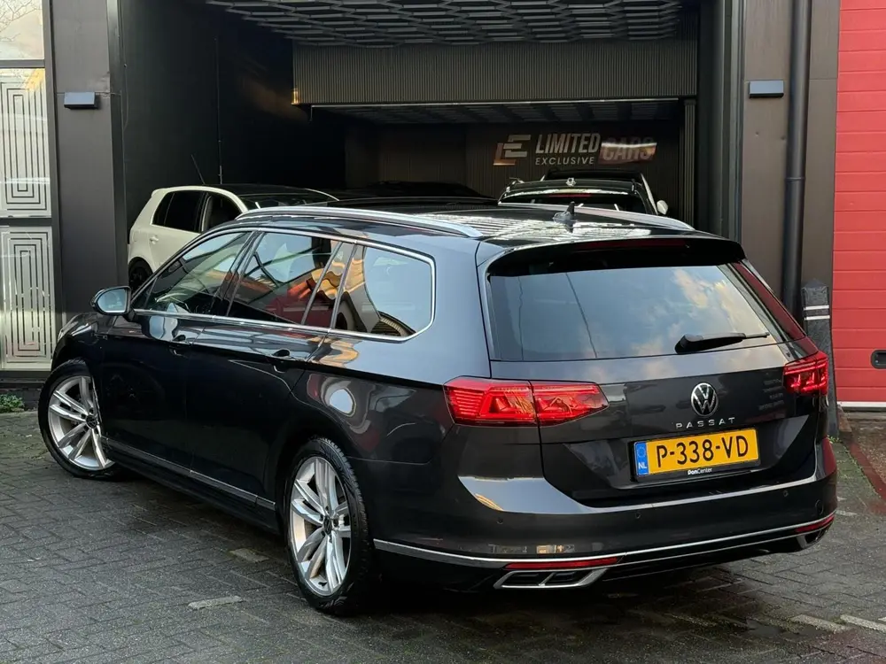 Volkswagen Passat Variant 1.5 TSI R-Line Business/ Pano/360 uit 2022, foto 5