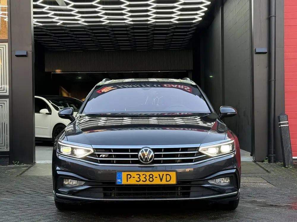 Volkswagen Passat Variant 1.5 TSI R-Line Business/ Pano/360 uit 2022, foto 6