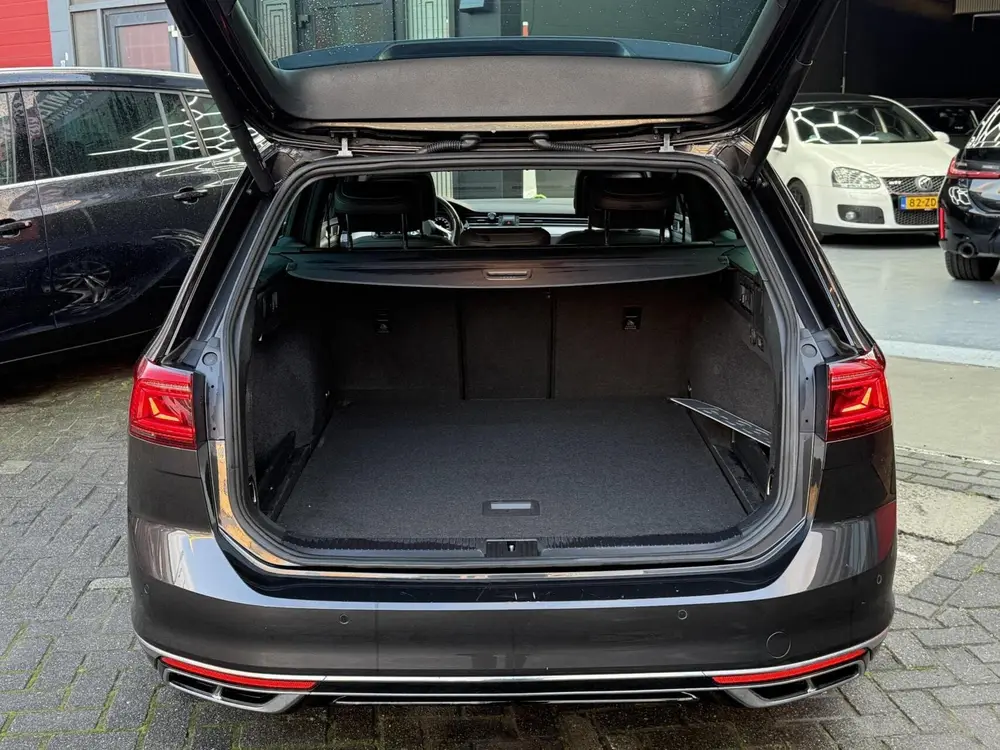 Volkswagen Passat Variant 1.5 TSI R-Line Business/ Pano/360 uit 2022, foto 7