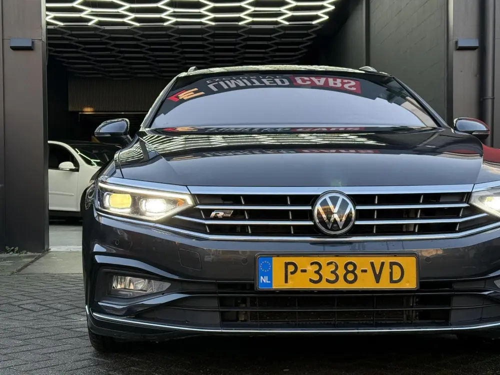 Volkswagen Passat Variant 1.5 TSI R-Line Business/ Pano/360 uit 2022, foto 8