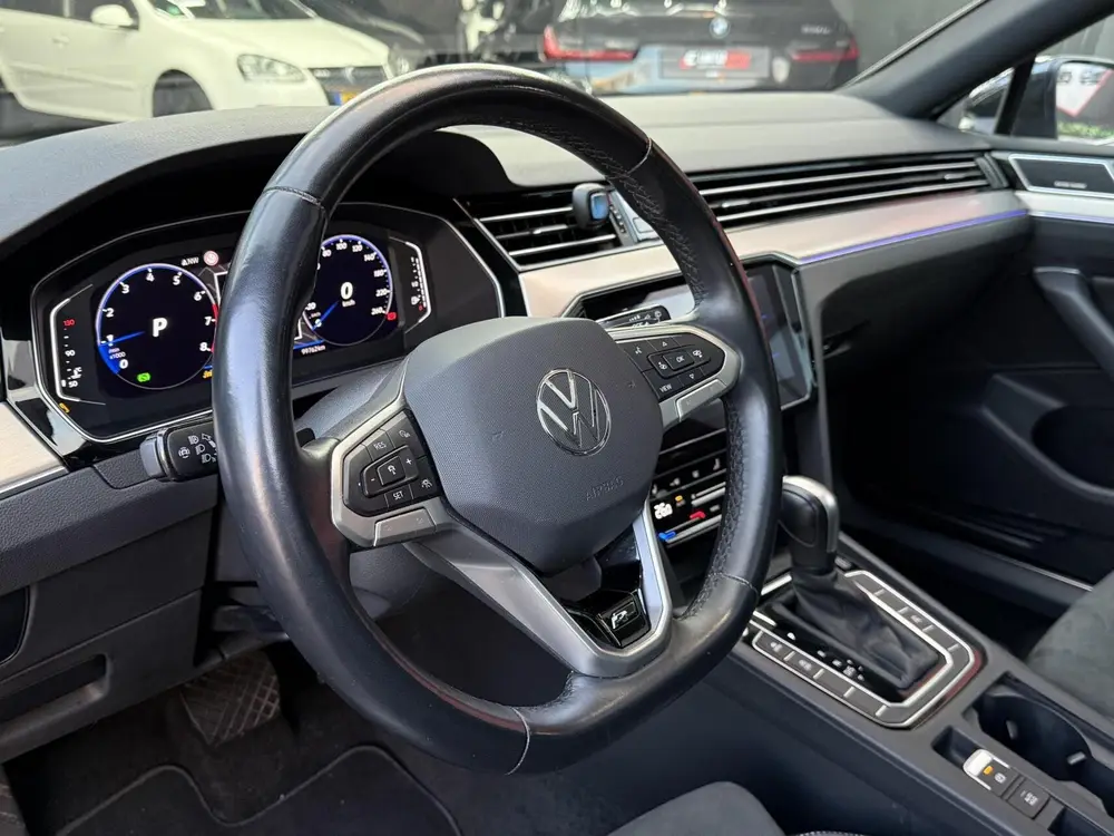 Volkswagen Passat Variant 1.5 TSI R-Line Business/ Pano/360 uit 2022, foto 9