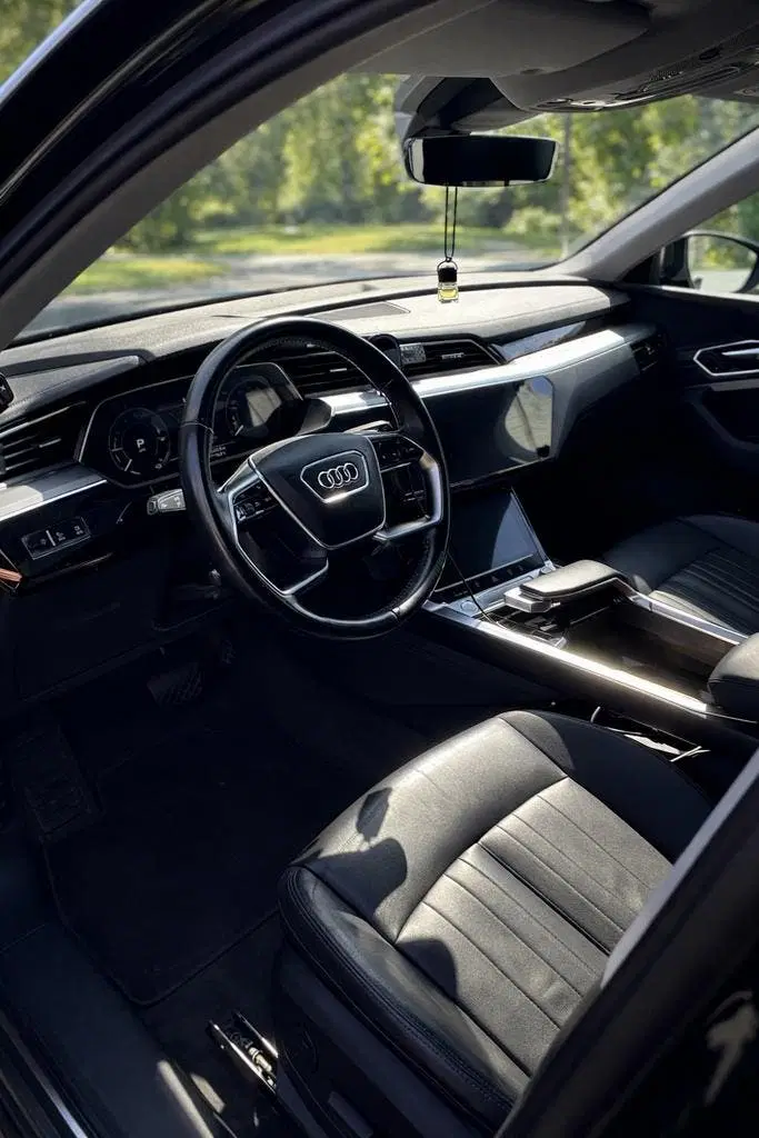 Audi e-tron 50 Quattro 313pk 2019 Zwart uit 2019, foto 3