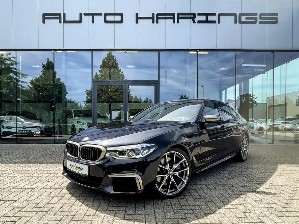 BMW 5-serie M550i xDrive 530pk High Executive Laser M uit 2020