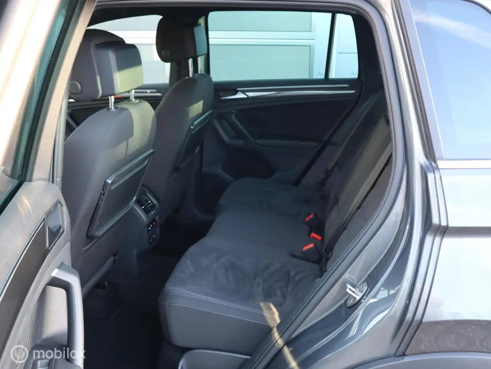 Volkswagen Tiguan 1.5 TSI Highline R line ACC Automaat CarPl uit 2019, foto 18