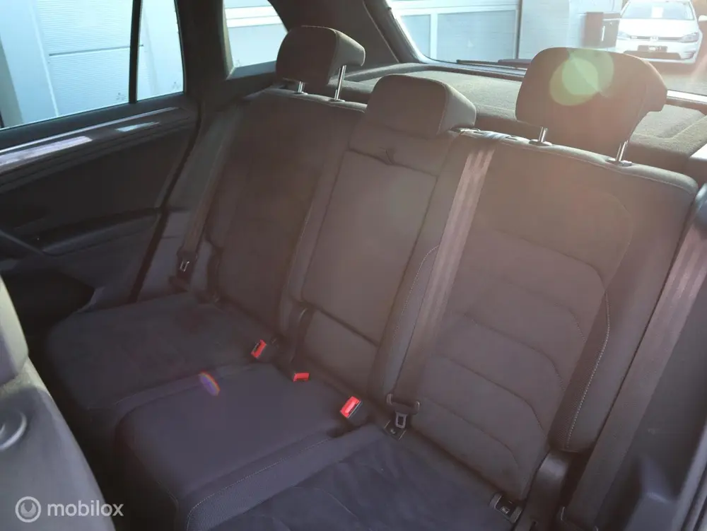Volkswagen Tiguan 1.5 TSI Highline R line ACC Automaat CarPl uit 2019, foto 19