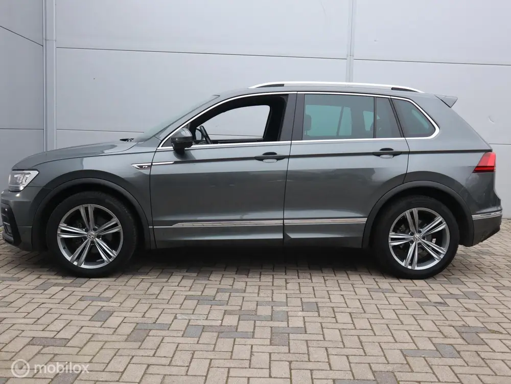 Volkswagen Tiguan 1.5 TSI Highline R line ACC Automaat CarPl uit 2019, foto 2