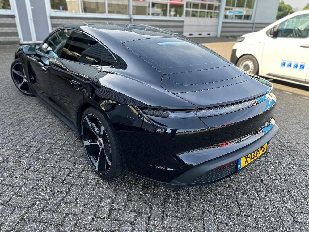 Porsche Taycan 326pk 2024 Zwart | LEASE nog 16 maanden! uit 2024, foto 3