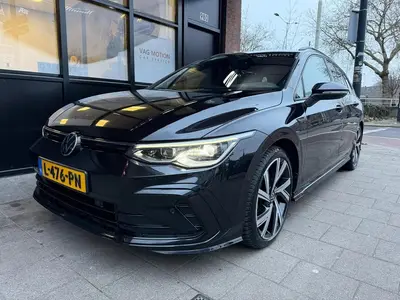 Volkswagen Golf Variant 1.5 Etsi R-line Dsg-7 2021 Zwart uit 2021