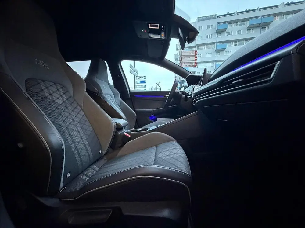 Volkswagen Golf Variant 1.5 Etsi R-line Dsg-7 2021 Zwart uit 2021, foto 11