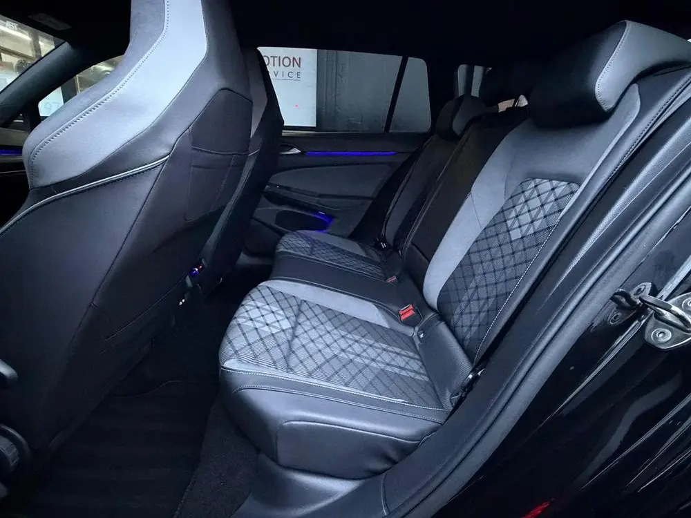 Volkswagen Golf Variant 1.5 Etsi R-line Dsg-7 2021 Zwart uit 2021, foto 12