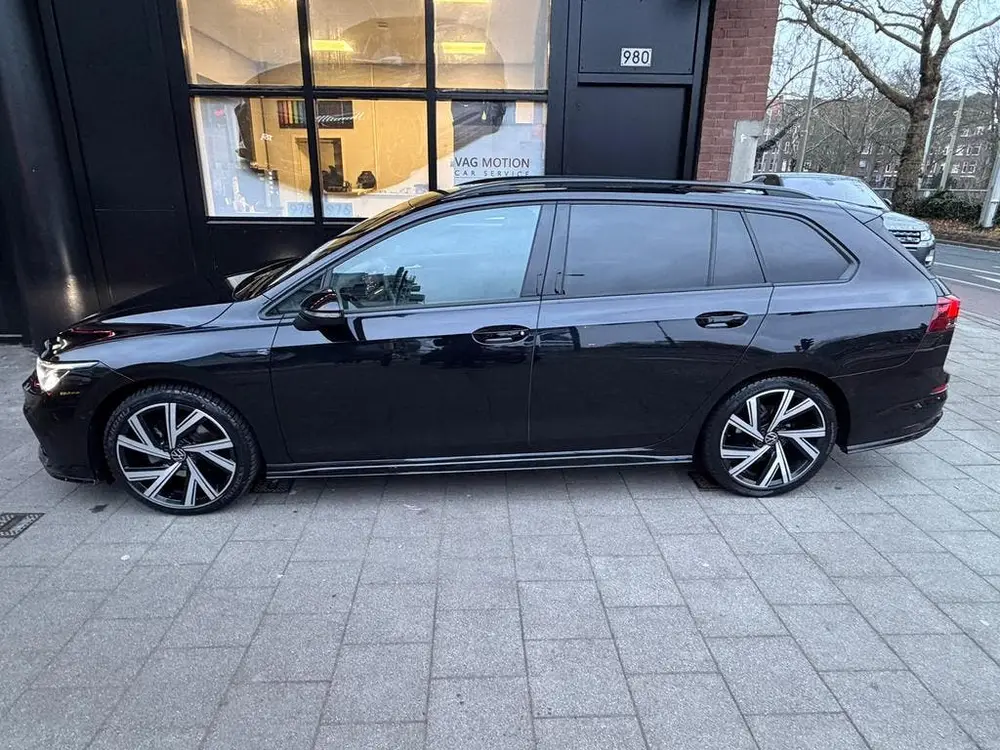 Volkswagen Golf Variant 1.5 Etsi R-line Dsg-7 2021 Zwart uit 2021, foto 2