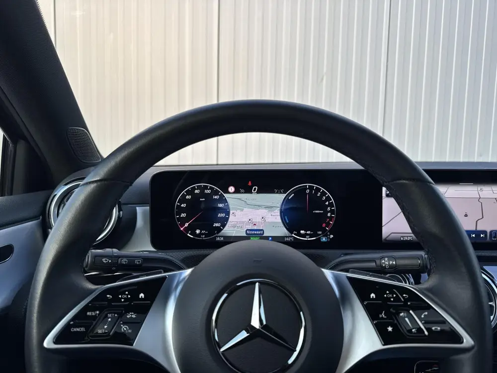 Mercedes-Benz A-Klasse 250 e Star Edition Luxury Line uit 2024, foto 7