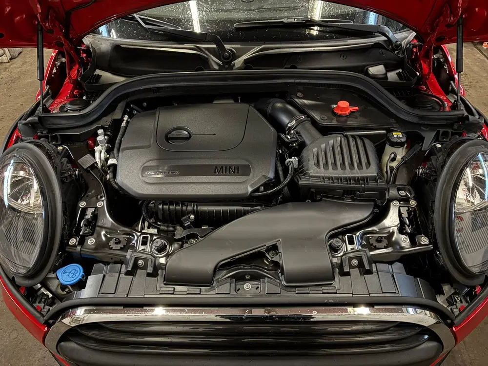 Mini One one 3-deurs (f56) 1.5 102pk 2021 Rood uit 2021, foto 13