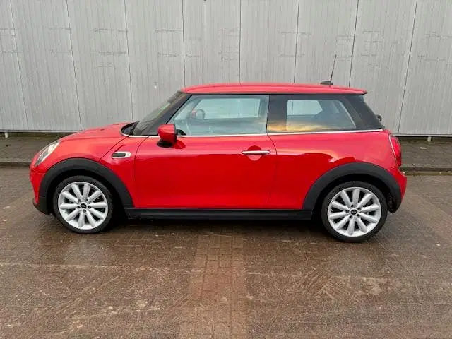 Mini One one 3-deurs (f56) 1.5 102pk 2021 Rood uit 2021, foto 3