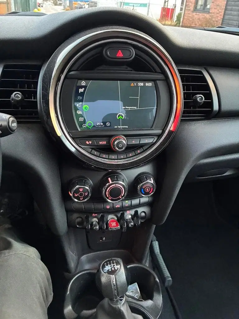 Mini One one 3-deurs (f56) 1.5 102pk 2021 Rood uit 2021, foto 8
