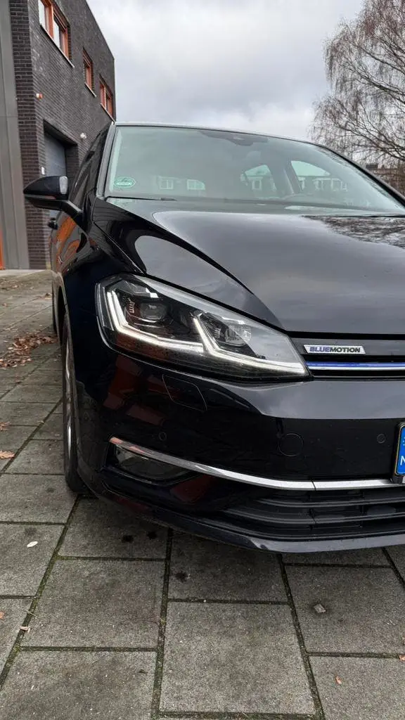 Volkswagen Golf VII Golf 7.5 1.5 TSI 130pk Bluemotion 2019 Zwart uit 2019, foto 2