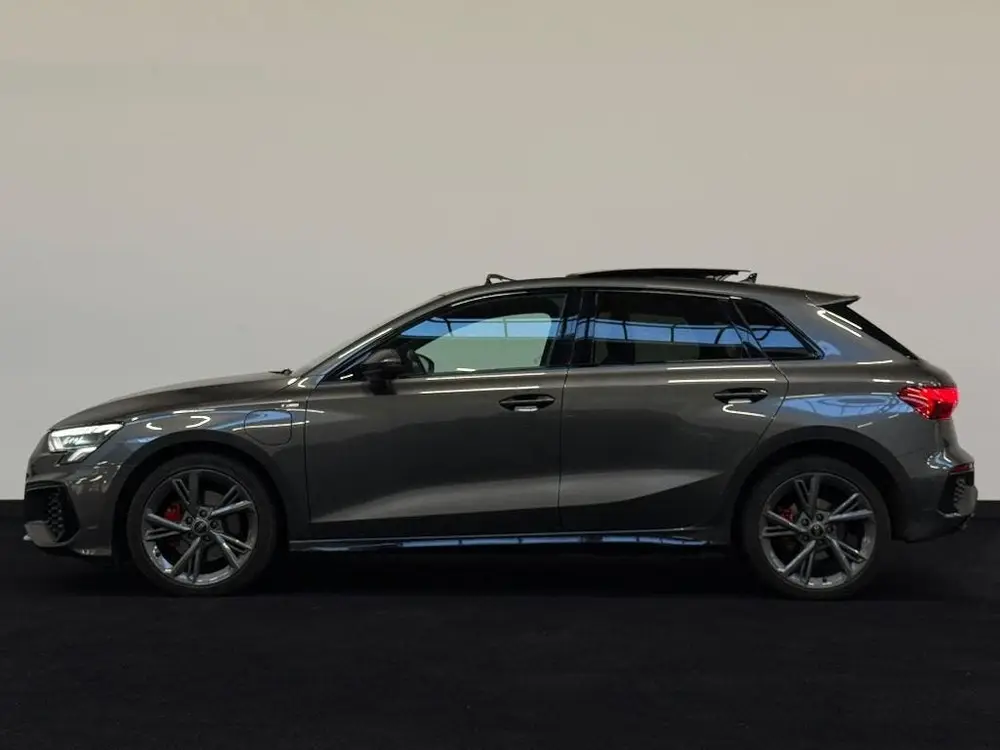 Audi A3 A3 40 Tfsi e 204pk Phev S-tronic 2023 Grij uit 2023