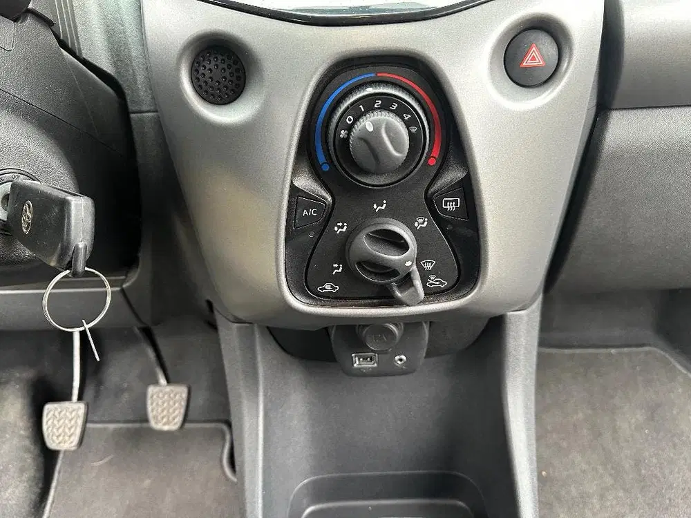 Toyota Aygo X-play Team D bj 2020 27.000km Camera Navi uit 2020, foto 13