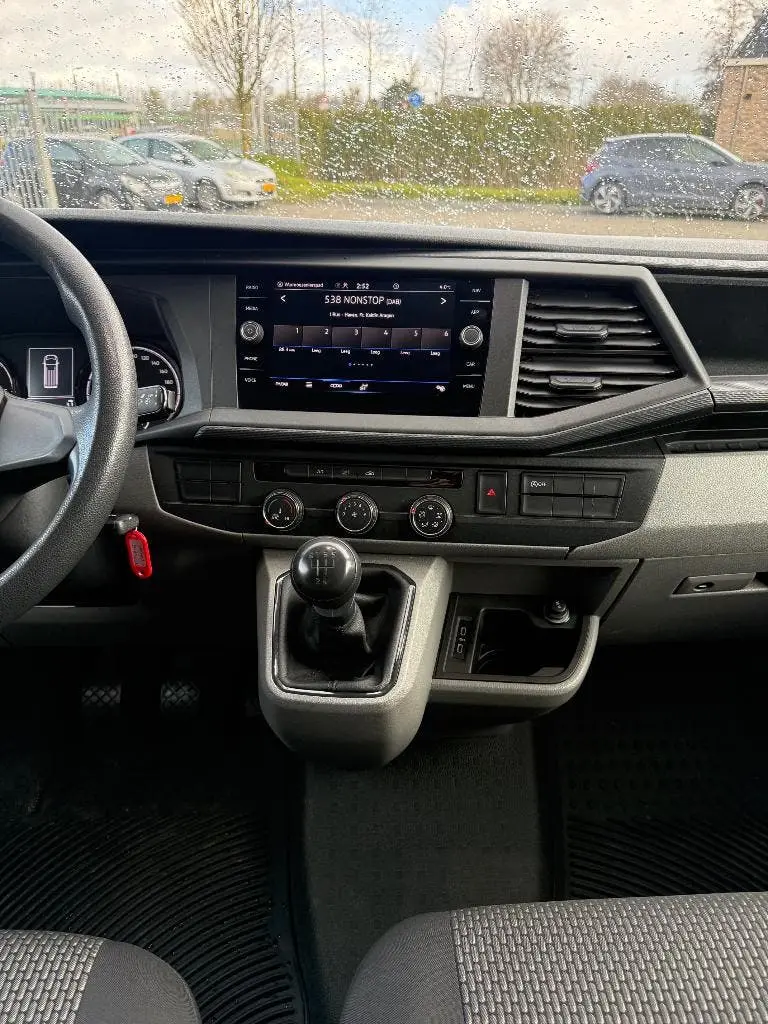Volkswagen Transporter Kombi 2.0 TDI 110pk L1h1 9-persoons uit 2022, foto 10
