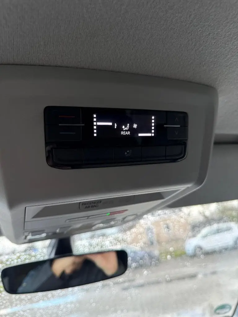 Volkswagen Transporter Kombi 2.0 TDI 110pk L1h1 9-persoons uit 2022, foto 12