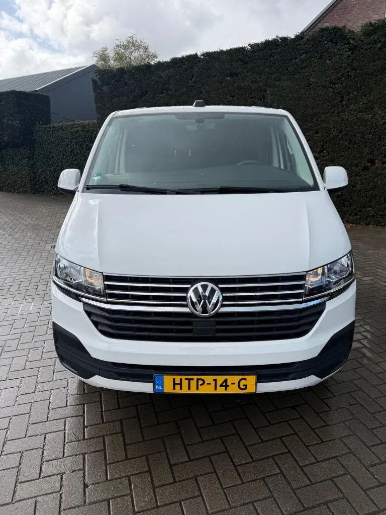 Volkswagen Transporter Kombi 2.0 TDI 110pk L1h1 9-persoons uit 2022, foto 2