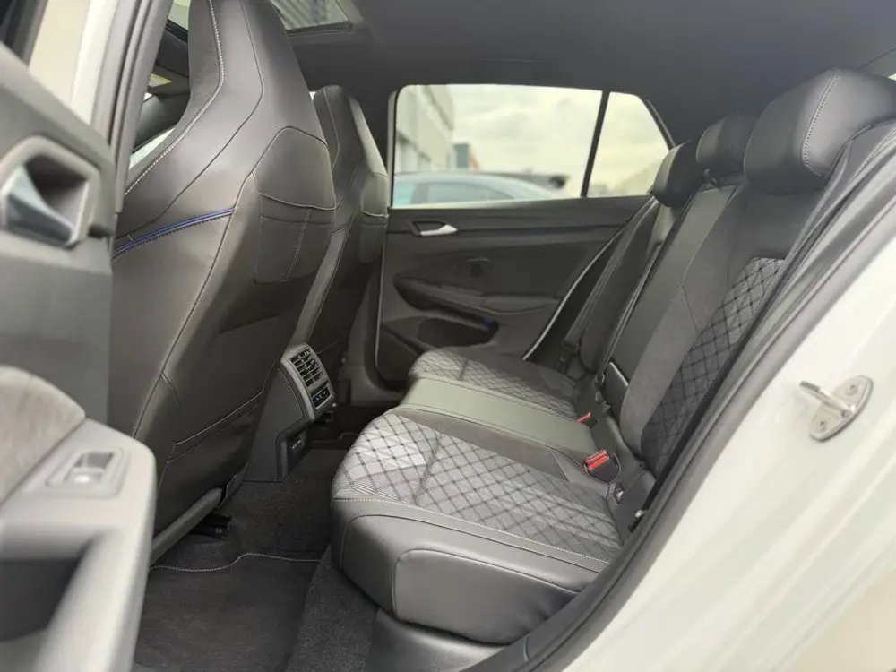 Volkswagen Golf 8.5 1.5 eTSI R-Line 150PK | Pano | 360 | H&K uit 2025, foto 14