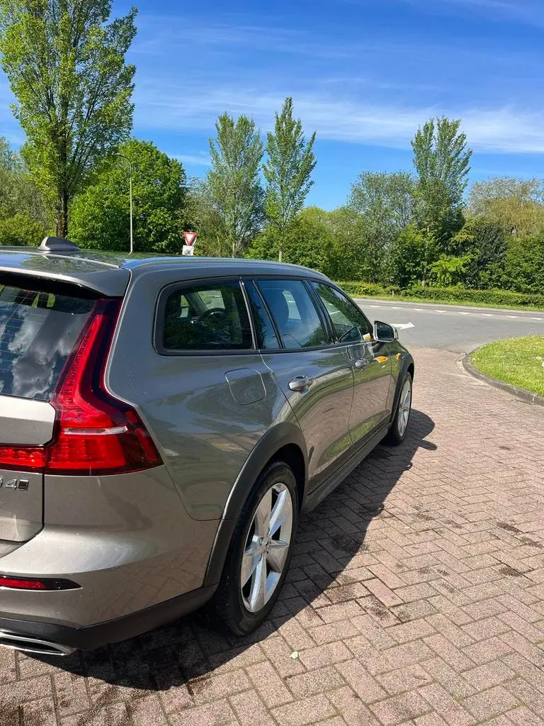 Volvo V60 Cross Country V60 D4 190pk AWD Geartronic 2019 Grijs Cro uit 2019, foto 10