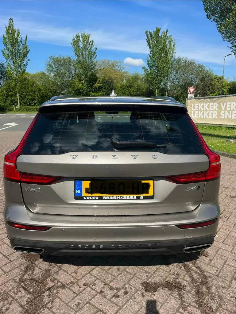 Volvo V60 Cross Country V60 D4 190pk AWD Geartronic 2019 Grijs Cro uit 2019, foto 2