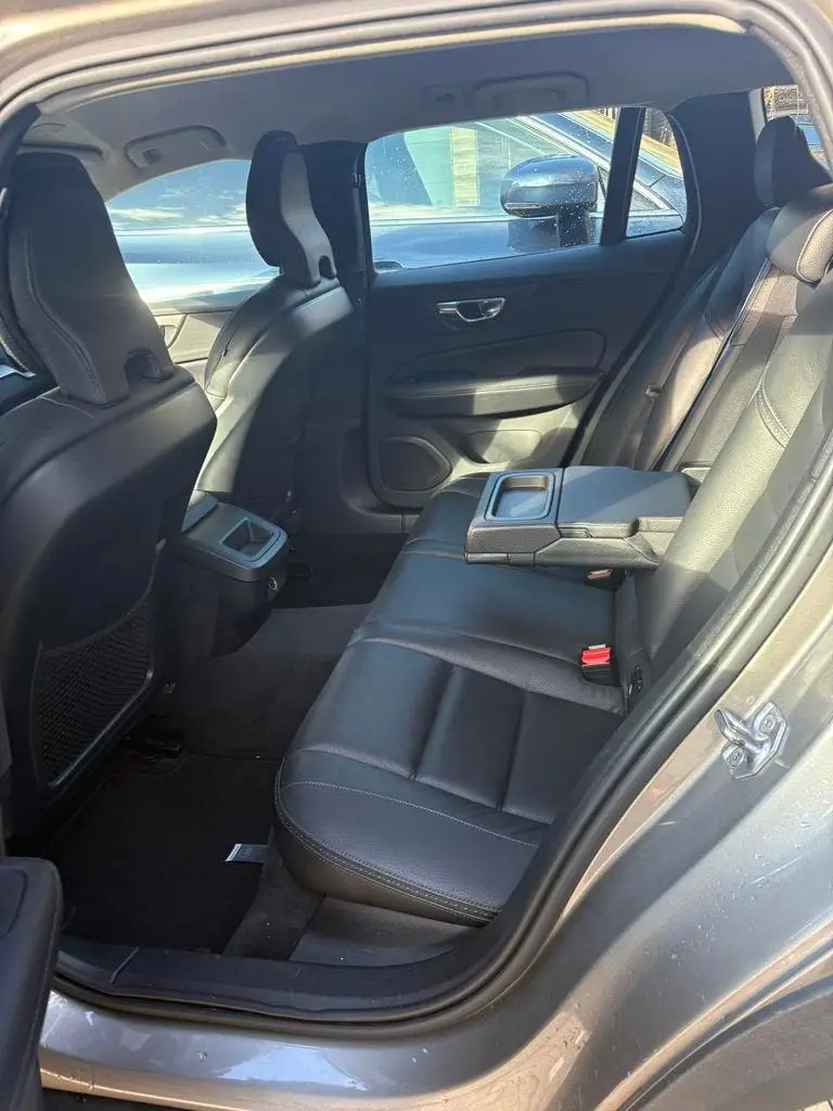 Volvo V60 Cross Country V60 D4 190pk AWD Geartronic 2019 Grijs Cro uit 2019, foto 5