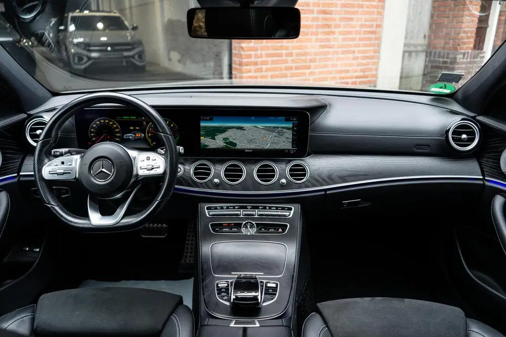 Mercedes-Benz E-Klasse Mercedes E-klasse 300 e AMG Pano uit 2020, foto 2